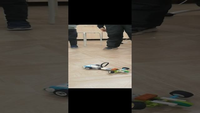 необычный робот движется.mp4 смотреть онлайн