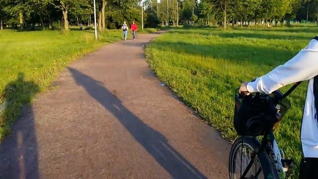 Вечерний променад на велике, Полюстрово смотреть онлайн