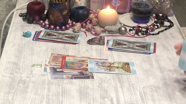 ЧТО ОНА ДУМАЕТ О СЛОЖИВШЕЙСЯ СИТУАЦИИ ТАРО для МУЖЧИН смотреть онлайн