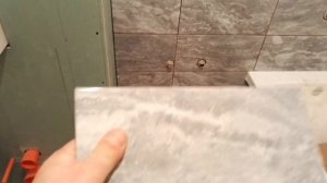 Монтаж плитки в ванной. Запил углов под 45