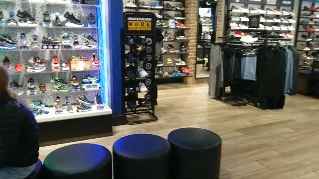 Skechers - серьёзный конкурент для мировых брендов спортивной обуви смотреть онлайн