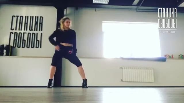 Школа танцев «Станция Свободы», Соня / Sonet танцует Under my skin – Sarah Connor смотреть онлайн