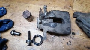 Задний суппорт с электро-ручником. Сценик 3. Scenic 3.