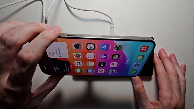 iPhone 15 / 15 Pro - How to Charge! (Multiple Ways) смотреть онлайн