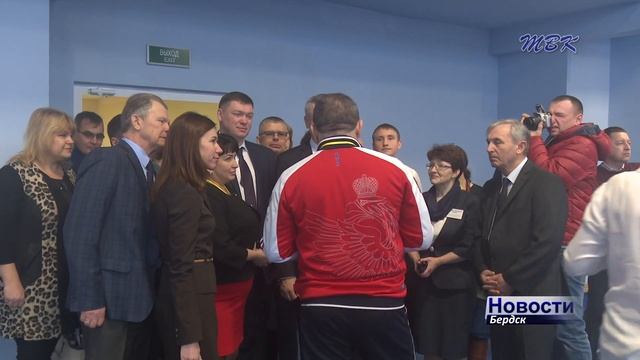 Андрей Травников открыл новую школу в п.Горный. К 2021 году «школу будущего» построят и в Бердске смотреть онлайн