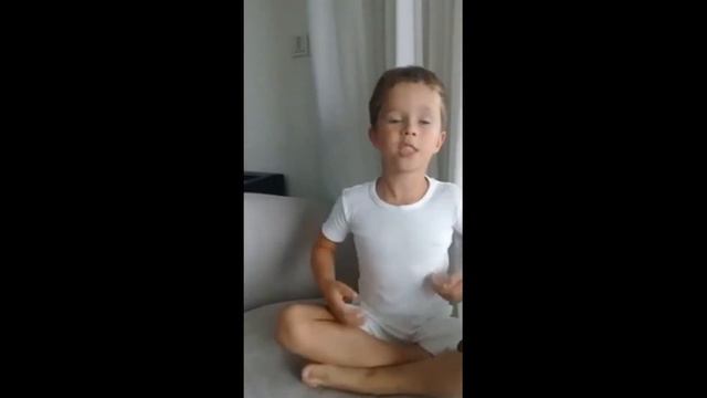 Очень жалко не знаю, что за мальчик, но ребенок замечательный, так чудесно говорит !!! смотреть онлайн