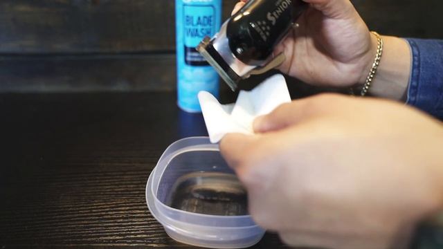 HOW TO CLEAN & OIL YOUR CLIPPERS FOR PEAK PERFORMANCE смотреть онлайн