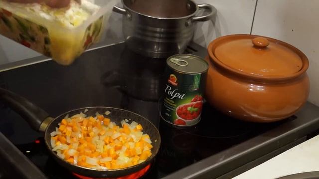 Жаркое из свинины в горшочке смотреть онлайн