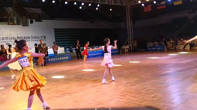 Как танцуют Solo Dance в Китае? Cпортивныe танцы in China. смотреть онлайн