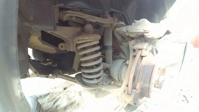 Шевроле Нива: снимаем левый поворотный кулак