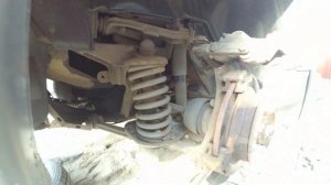 Шевроле Нива: снимаем левый поворотный кулак