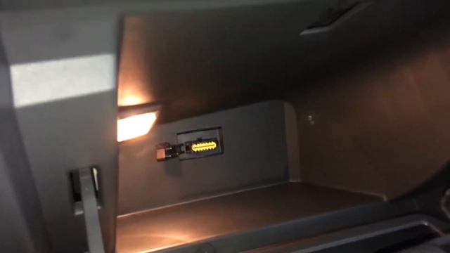 RENAULT SANDERO STEPWAY- EL SANDERO EN TACONES смотреть онлайн