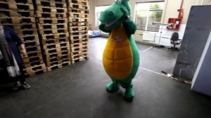 КАК ДЕЛАЮТ КУКУРУЗНЫЕ ПАЛОЧКИ | ВЕЗЕМ ПАЛОЧКИ В ДЕТСКИЙ ДОМ