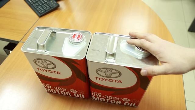 #Подделка масла Тойота Toyota в новой таре  Поддельная красная банка   Отличаем за пять секунд
