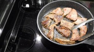 Как Вкусно пожарить ГОВЯЖЬЮ ПЕЧЕНЬ с луком 10 мин. Этот рецепт стал для меня лучшим!