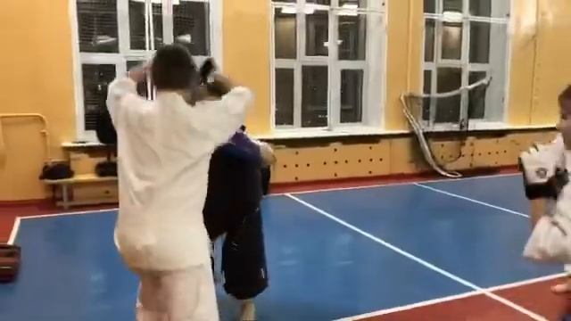 Саша получает навык устойчивой крепкой позиции, прикладывать кратковременно усилие для гашения удар смотреть онлайн
