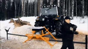 Снятие коры с бревна. Окорочный станок. Окорка