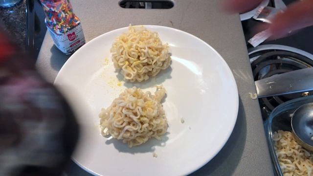 Chocolate Covered Ramen Noodles with Sprinkles On Top смотреть онлайн