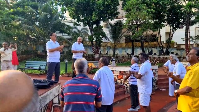 ЗАЧЕМ КАПИТАН ПОЛИЦИИ СМЕЕТСЯ КАЖДЫЙ ДЕНЬ?! ЙОГА СМЕХА С МИТЕЙ ЕФИМОВЫМ. смотреть онлайн