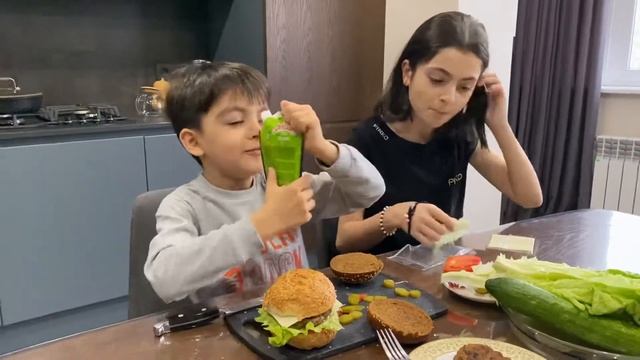 Готовим бургеры смотреть онлайн