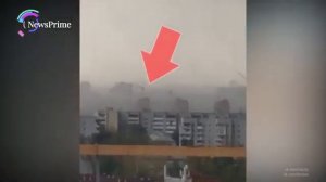 Два крана упали на стройке! Ураган в Тюмени рушил всё на своем пути