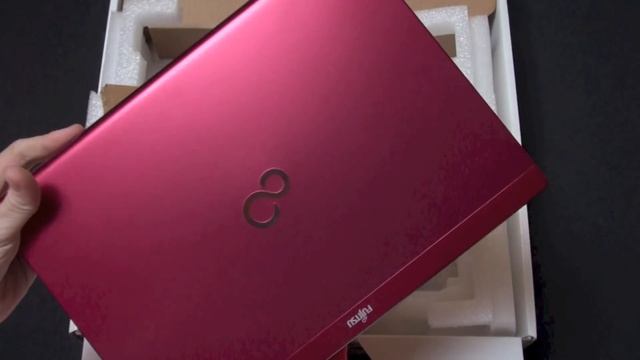 Fujitsu Ultrabook Lifebook UH572 Unboxing смотреть онлайн
