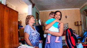 Знакомлю с мамой жену филиппинку и сыночка . Найви впервые в Астрахани. Показываю где я вырос