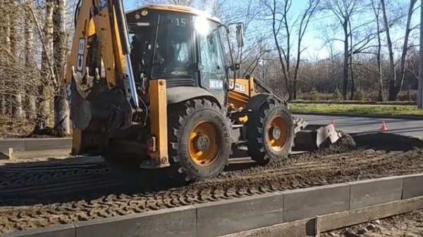 Обычная работа JCB 4CX Super Sitemaster