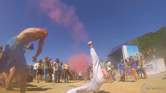 На фестивале красок "Холи" во Владивостоке было ярко! смотреть онлайн