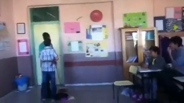 Oğlum bak git 6-A :) ;) '-' смотреть онлайн