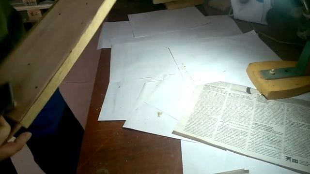 Шпонирование (фанерование)фасада ящика стола.Veneering of the facade of the drawer of the table. смотреть онлайн