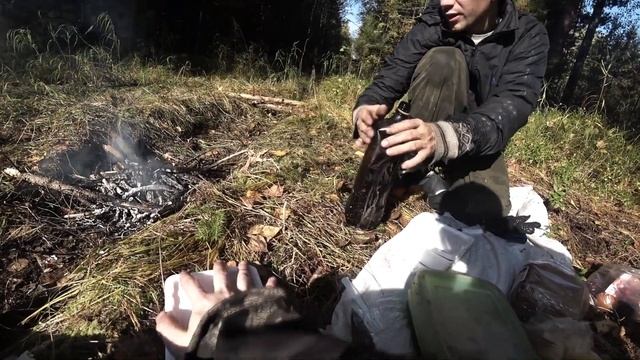 КАК ВСКИПЯТИТЬ ВОДУ В ПЛАСТИКОВОЙ БУТЫЛКЕ КУРСЫ ВЫЖИВАНИЕ В ЛЕСУ смотреть онлайн