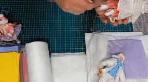 Используем салфетки и делаем подставки для ватных игрушек.