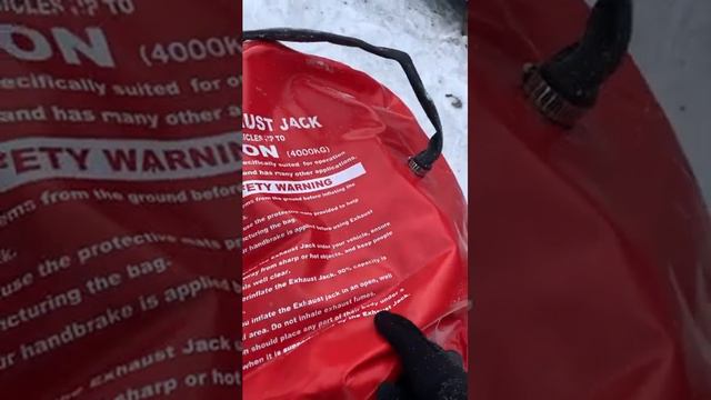 На морозе взорвался китайский пневмо домкрат Runva смотреть онлайн