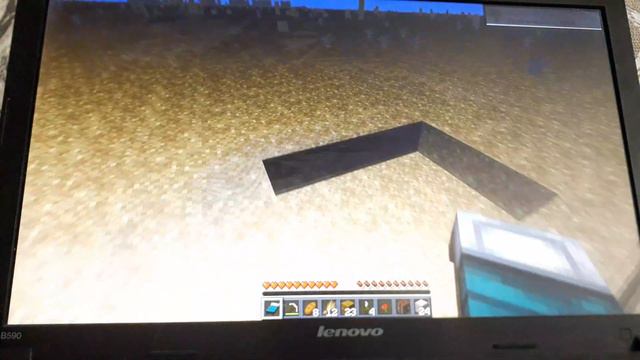 игра в Minecraft на ноутбуке бесконечной пустыни😱 смотреть онлайн