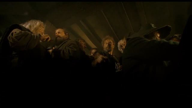 Странник встречает хоббитов в Гарцующем пони смотреть онлайн