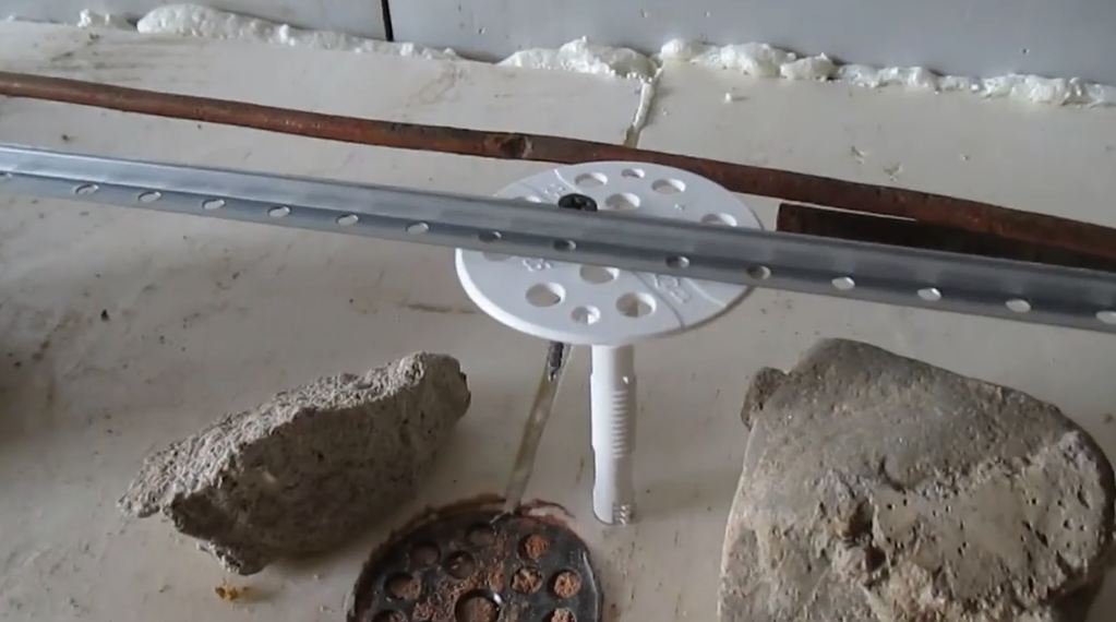 Съемные маяки для стяжки пола. Без необходимости всякой последующей заделки швов из под них. смотреть онлайн