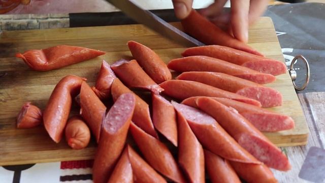 Жареный картофель с охотничьими колбасками в казане смотреть онлайн