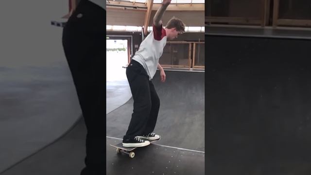 Name the FLIP trick... // Crazy Skateboard Tricks смотреть онлайн