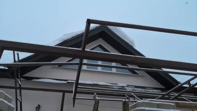 Сломанный навес от снега смотреть онлайн