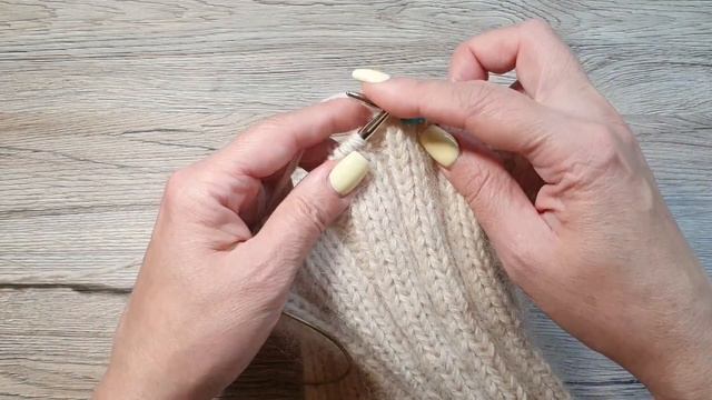 Шапку делает КРАСИВАЯ МАКУШКА. МК теплая женская шапка спицами. Пряжа Пух норки/90гр смотреть онлайн