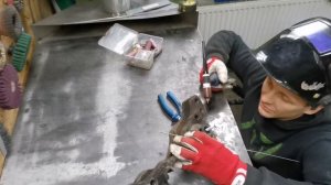 Как удалить оборванный болт из отверстия?!