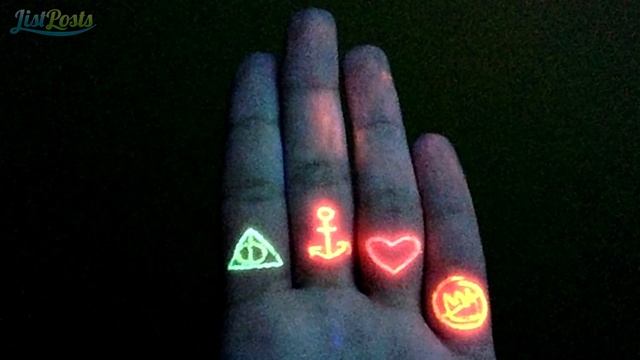 INCREDIBLE UV TATTOOS THAT COME TO LIFE UNDER A BLACK LIGHT смотреть онлайн