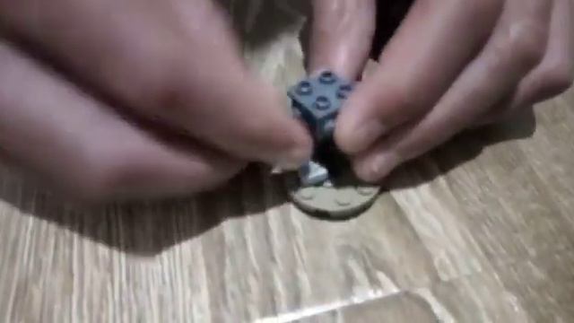 Классный маленький робот из лего на подставке👍👍👍 смотреть онлайн
