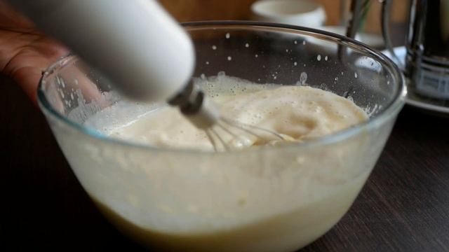 ОБАЛДЕННЫЕ ДОМАШНИЕ БЛИНЫ (Блинчики) Вкусно и Быстро! Тонкие Заварные Блины на молоке! смотреть онлайн