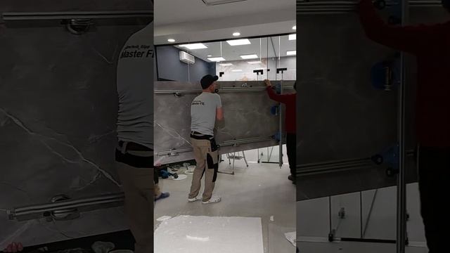 Монтаж Maxi формата. Керамогранит 1200*3000мм. Толщина 9мм смотреть онлайн