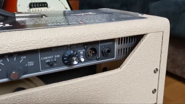 Unboxing a Fender Tone Master Deluxe Reverb in Blonde смотреть онлайн