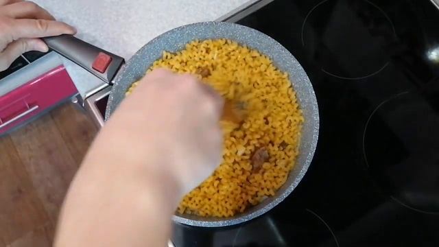 Макароны с тушенкой. Самая вкусная еда для студента. смотреть онлайн