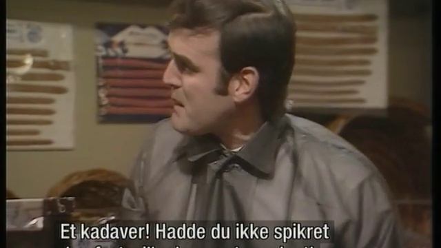 Monty Python - The dead parrot sketch смотреть онлайн