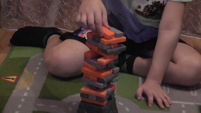 Артём играет в JENGA QUAKE смотреть онлайн